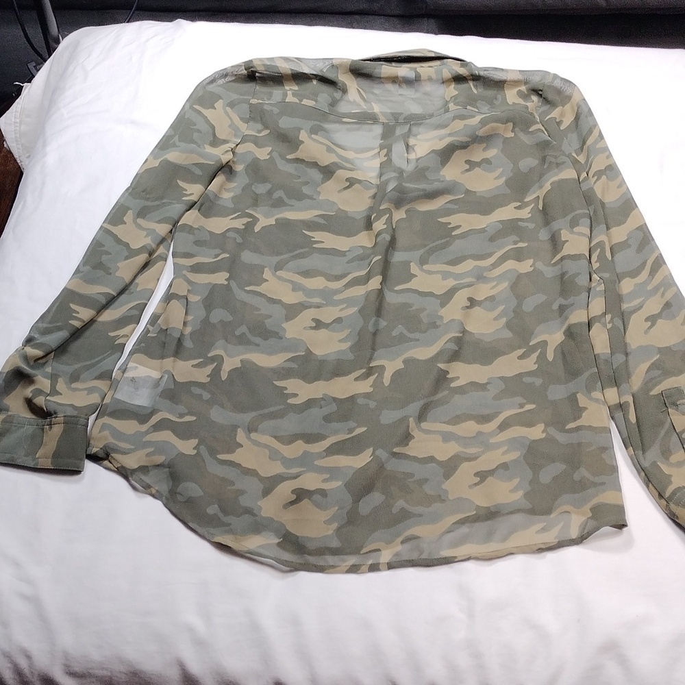Old Navy Womenssheer Camo Long Sleeve Button Up Shirt Size Small - Picture 9 of 14